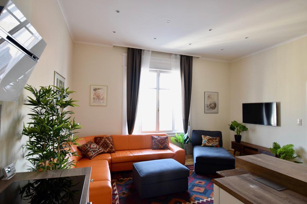 Luxury Apartment By Hi5 - Kiraly Street Suite بودابست المظهر الخارجي الصورة