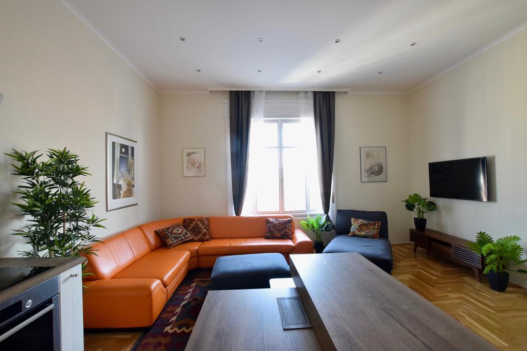 Luxury Apartment By Hi5 - Kiraly Street Suite بودابست المظهر الخارجي الصورة