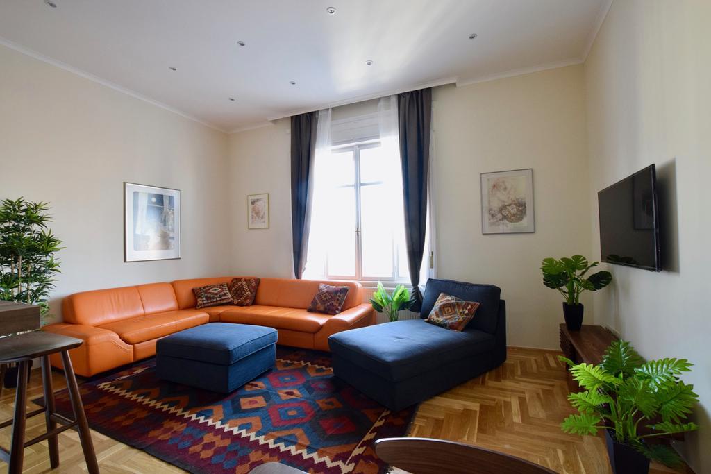 Luxury Apartment By Hi5 - Kiraly Street Suite بودابست المظهر الخارجي الصورة
