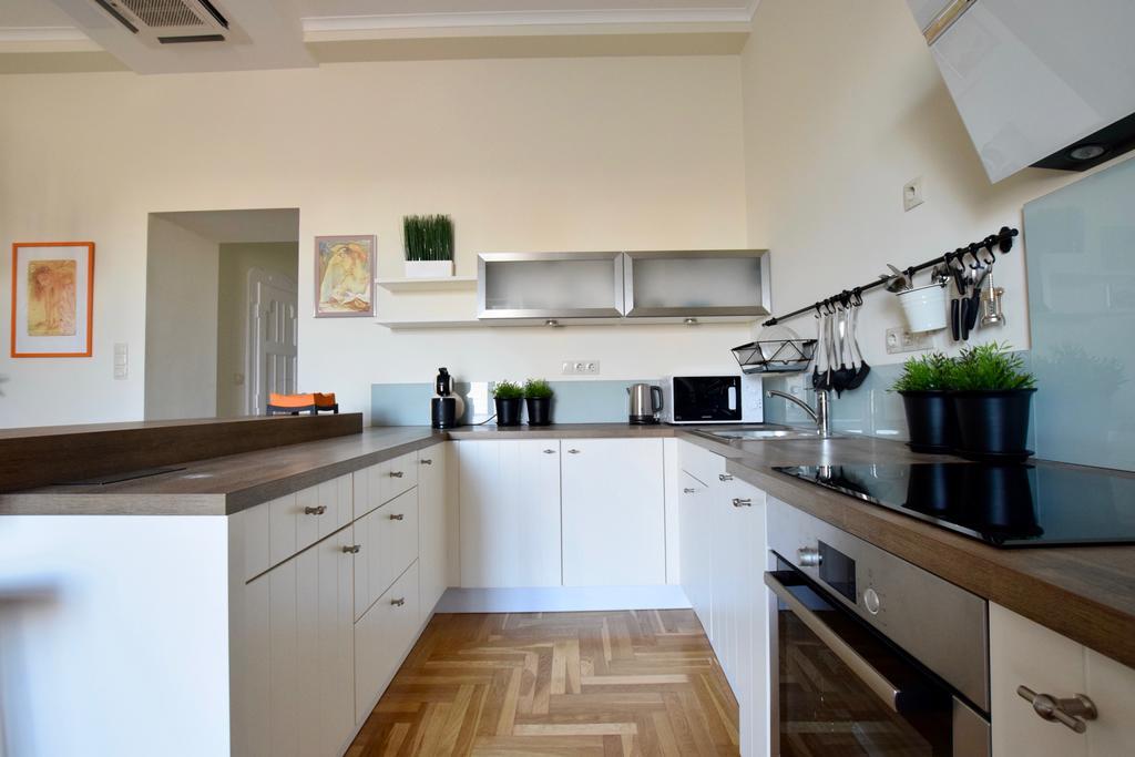 Luxury Apartment By Hi5 - Kiraly Street Suite بودابست المظهر الخارجي الصورة