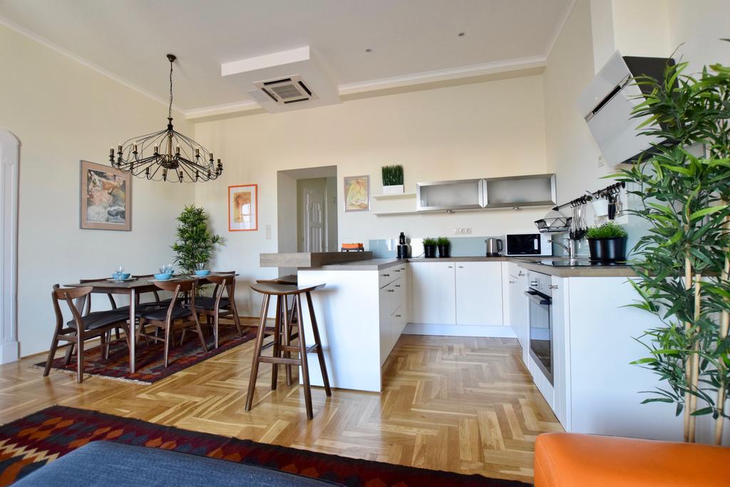 Luxury Apartment By Hi5 - Kiraly Street Suite بودابست المظهر الخارجي الصورة