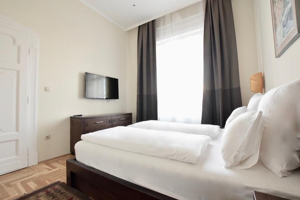 Luxury Apartment By Hi5 - Kiraly Street Suite بودابست المظهر الخارجي الصورة