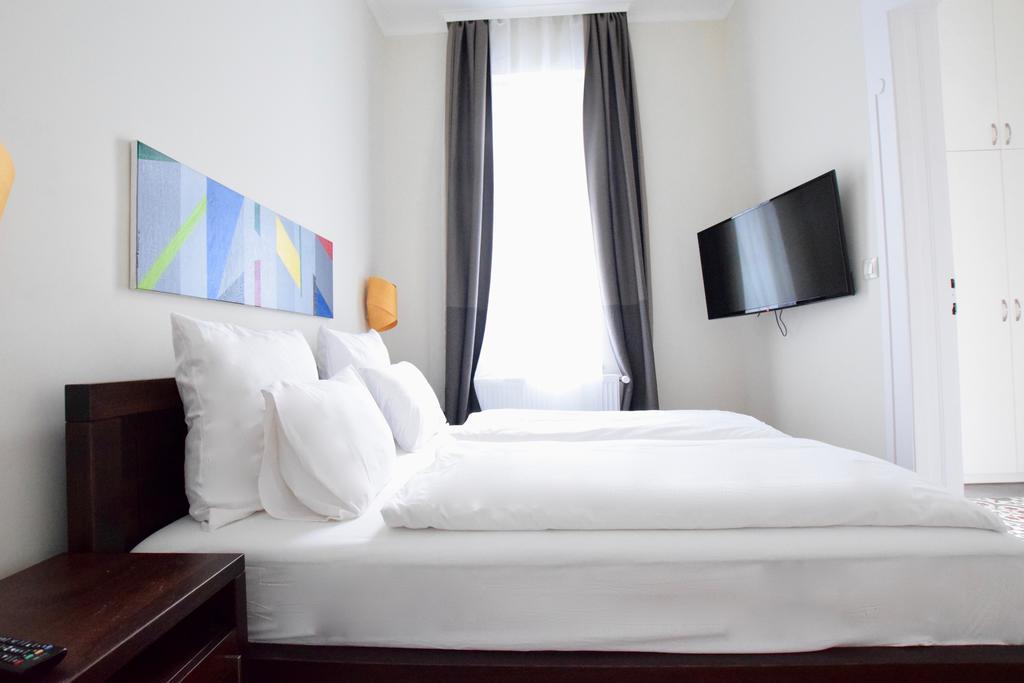 Luxury Apartment By Hi5 - Kiraly Street Suite بودابست المظهر الخارجي الصورة