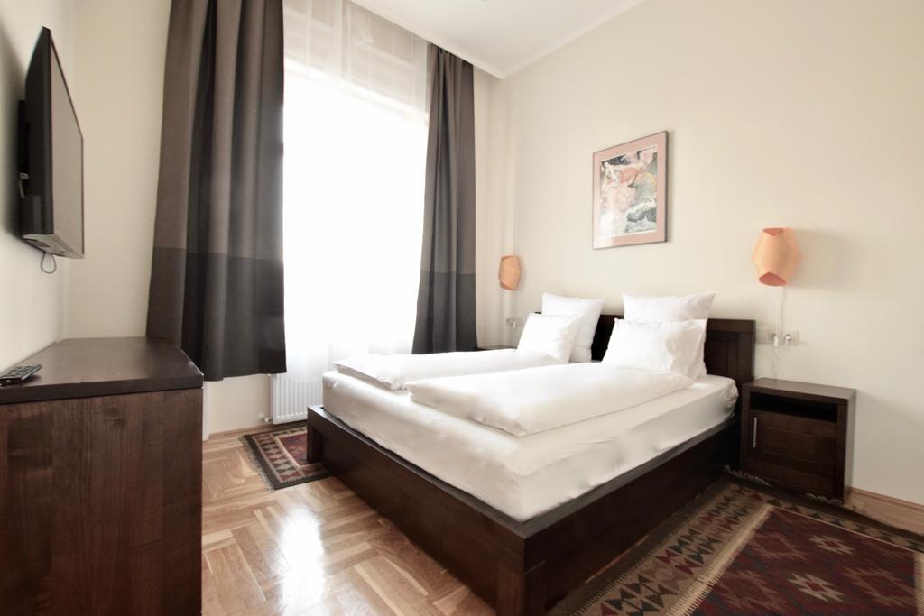 Luxury Apartment By Hi5 - Kiraly Street Suite بودابست المظهر الخارجي الصورة